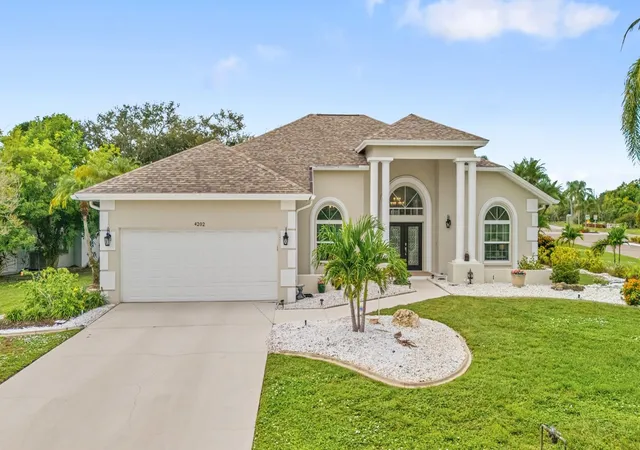 Single family home for sale at 4202 Augusta Ter E, BRADENTON, FL 34203 | MLS# TB8555320