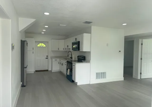 Photo 1 of Single family home for sale at 2148 Catalina Dr N, Clearwater, FL 33763 | MLS# TB8555321 | Listing updated on 2026-10-07