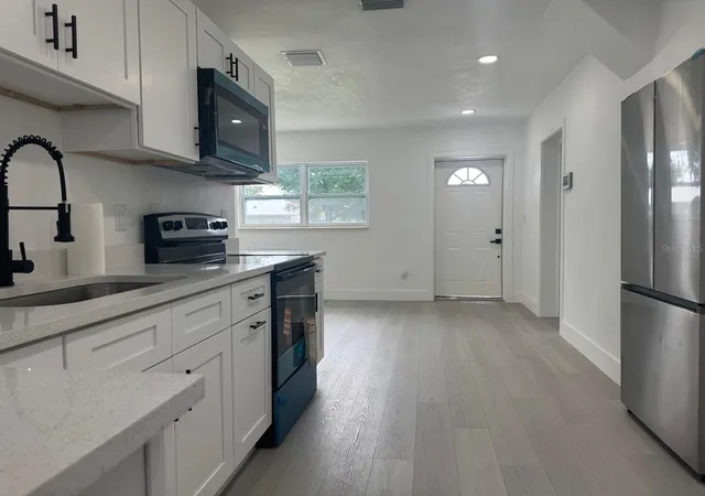 Photo 2 of Single family home for sale at 2148 Catalina Dr N, Clearwater, FL 33763 | MLS# TB8555321 | Listing updated on 2026-10-07