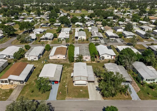 Photo 4 of Manufactured home for sale at 8489 Fleetway Ave, Brooksville, FL 34613 | MLS# W7890124 | Listing updated on 2026-10-07