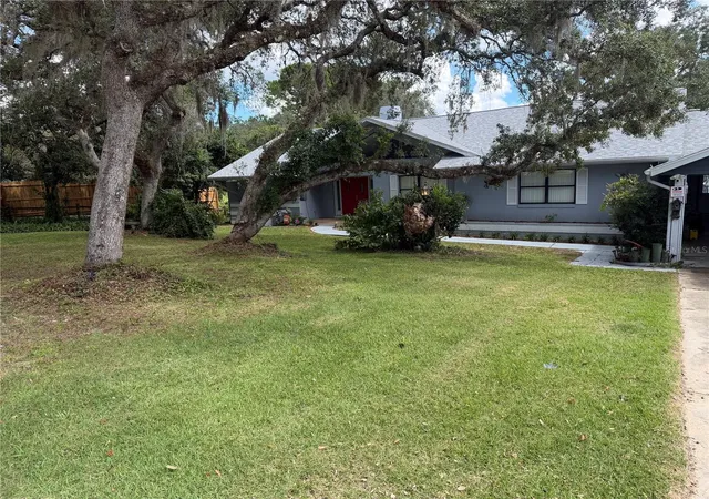 Photo 3 of Single family home for sale at 1077 Se 170th Court, Silver Springs, FL 34488 | MLS# OM733521 | Listing updated on 2026-10-09