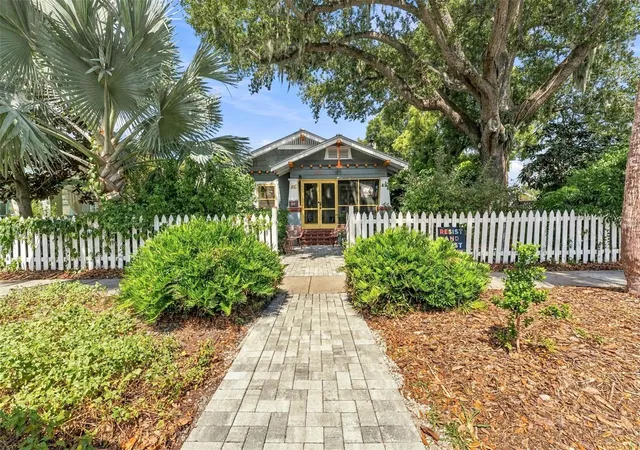Photo 2 of Single family home for sale at 2121 Dartmouth Ave N, Saint Petersburg, FL 33713 | MLS# TB8555331 | Listing updated on 2026-10-08