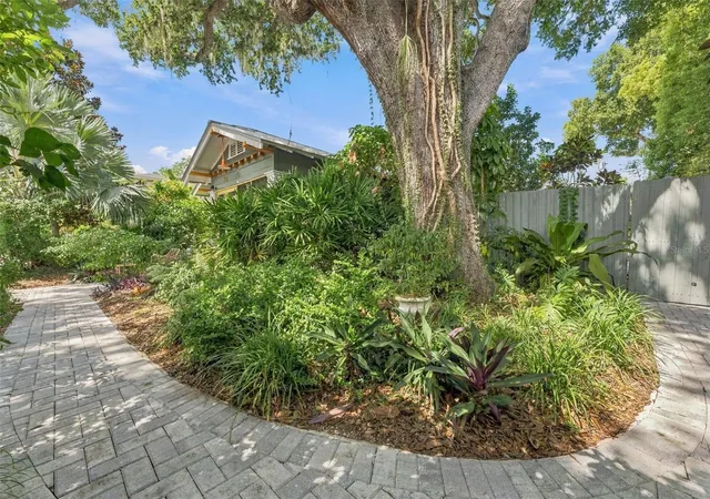 Photo 3 of Single family home for sale at 2121 Dartmouth Ave N, Saint Petersburg, FL 33713 | MLS# TB8555331 | Listing updated on 2026-10-08