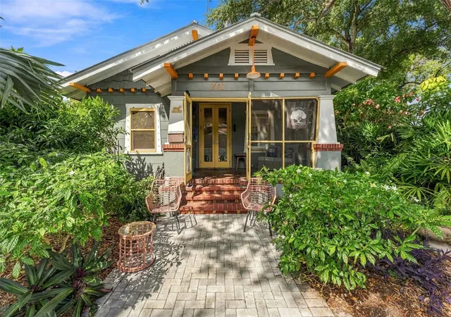 Photo 4 of Single family home for sale at 2121 Dartmouth Ave N, Saint Petersburg, FL 33713 | MLS# TB8555331 | Listing updated on 2026-10-08