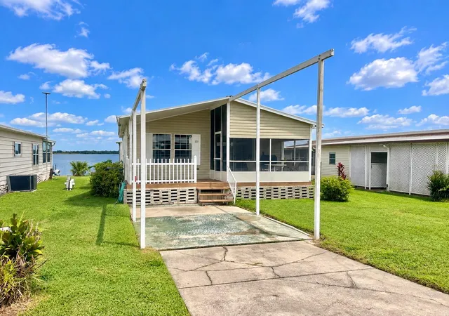Photo 1 of Manufactured home for sale at 131 Bonnie Dr, Auburndale, FL 33823 | MLS# L4965577 | Listing updated on 2026-10-08