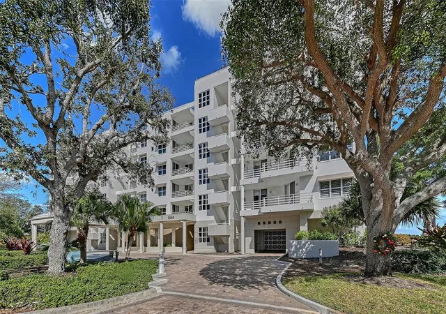Photo 1 of Condo for sale at 2550 Harbourside Dr #334, Longboat Key, FL 34228 | MLS# A4708638 | Listing updated on 2026-10-08