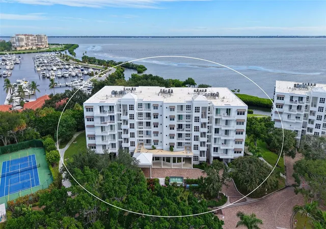 Photo 3 of Condo for sale at 2550 Harbourside Dr #334, Longboat Key, FL 34228 | MLS# A4708638 | Listing updated on 2026-10-08