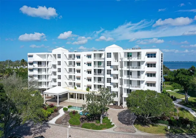 Photo 3 of Condo for sale at 2550 Harbourside Dr #334, Longboat Key, FL 34228 | MLS# A4708638 | Listing updated on 2026-10-08