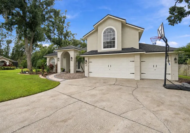 Photo 1 of Single family home for sale at 721 Fayette Pl, Lutz, FL 33549 | MLS# TB8555351 | Listing updated on 2026-10-20