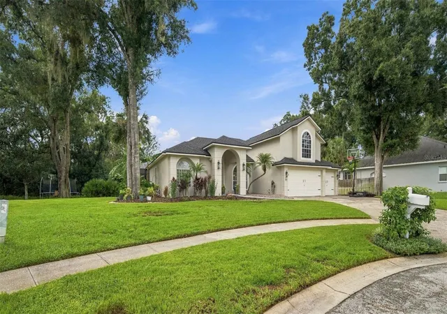 Photo 2 of Single family home for sale at 721 Fayette Pl, Lutz, FL 33549 | MLS# TB8555351 | Listing updated on 2026-10-20