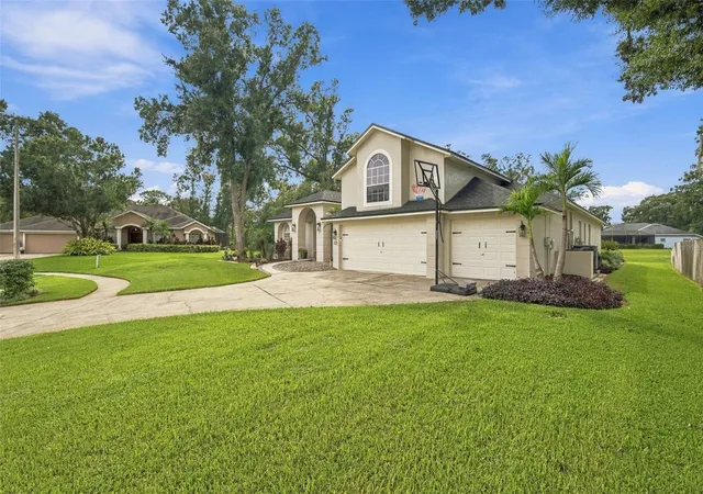 Photo 3 of Single family home for sale at 721 Fayette Pl, Lutz, FL 33549 | MLS# TB8555351 | Listing updated on 2026-10-20
