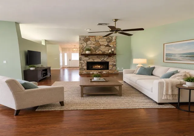 Photo 2 of Single family home for sale at 40101 Bowtie Dr, Lady Lake, FL 32159 | MLS# G5118702 | Listing updated on 2026-10-09