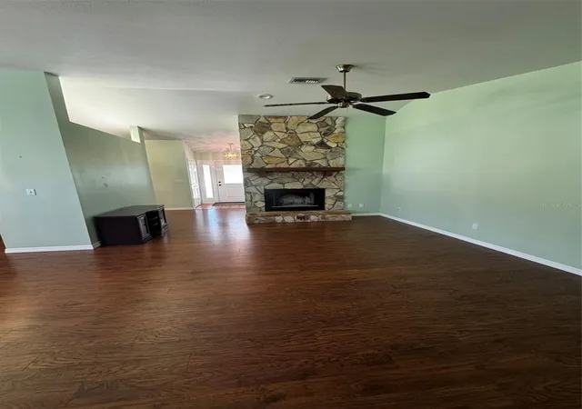 Photo 3 of Single family home for sale at 40101 Bowtie Dr, Lady Lake, FL 32159 | MLS# G5118702 | Listing updated on 2026-10-09