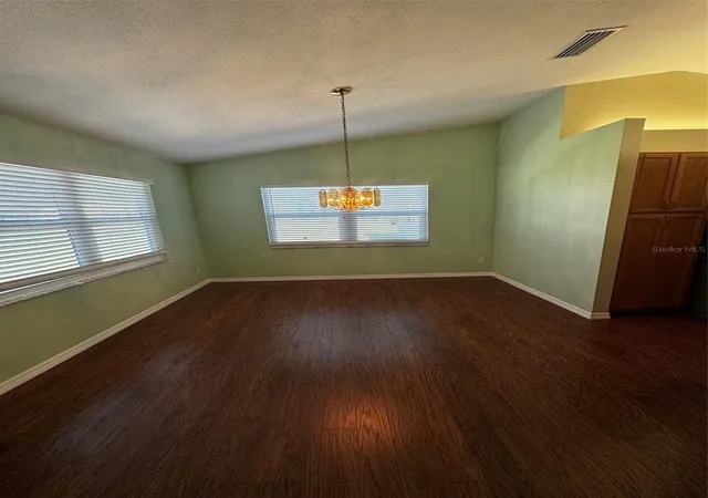 Photo 4 of Single family home for sale at 40101 Bowtie Dr, Lady Lake, FL 32159 | MLS# G5118702 | Listing updated on 2026-10-09