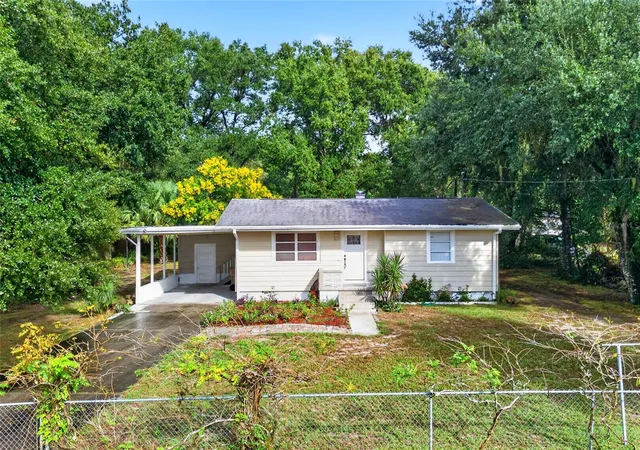 Photo 1 of Single family home for sale at 210 Nebraska Ave, Leesburg, FL 34748 | MLS# R4912111 | Listing updated on 2026-10-07