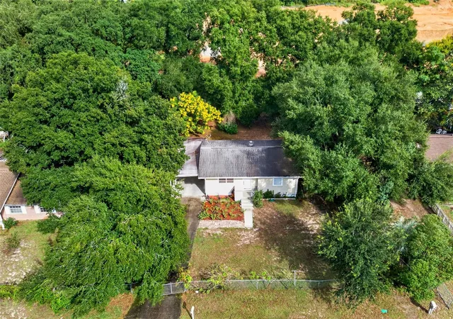 Photo 2 of Single family home for sale at 210 Nebraska Ave, Leesburg, FL 34748 | MLS# R4912111 | Listing updated on 2026-10-07