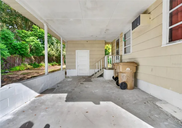 Photo 3 of Single family home for sale at 210 Nebraska Ave, Leesburg, FL 34748 | MLS# R4912111 | Listing updated on 2026-10-07