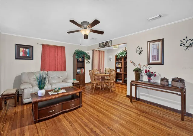 Photo 4 of Single family home for sale at 210 Nebraska Ave, Leesburg, FL 34748 | MLS# R4912111 | Listing updated on 2026-10-07
