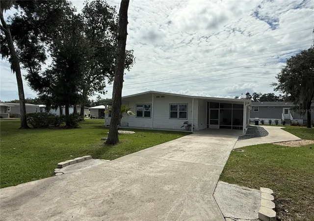 Photo 2 of Manufactured home for sale at 26 S Bobwhite Rd, Wildwood, FL 34785 | MLS# G5118703 | Listing updated on 2026-10-07