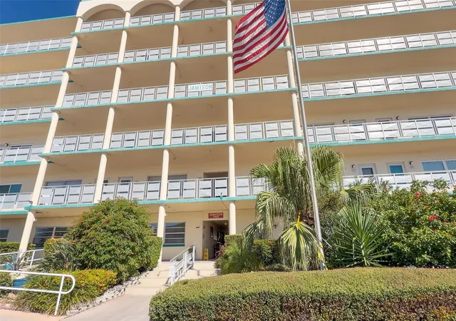 Listing Photo 3 - Condo for sale in building located at 2960 59Th St S, Gulfport, FL 33707 - Unit #215