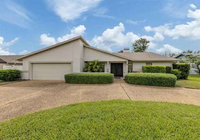 Photo 1 of Single family home for sale at 1250 Waterside Ln, Venice, FL 34285 | MLS# N6146077 | Listing updated on 2026-10-20