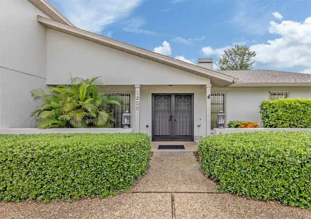 Photo 2 of Single family home for sale at 1250 Waterside Ln, Venice, FL 34285 | MLS# N6146077 | Listing updated on 2026-10-20
