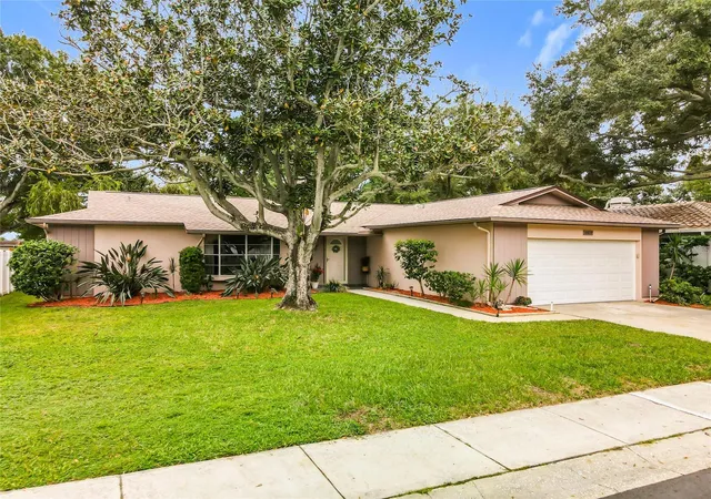 Single family home for sale at 10617 Seminole Forest St E, SEMINOLE, FL 33778 | MLS# O6447634