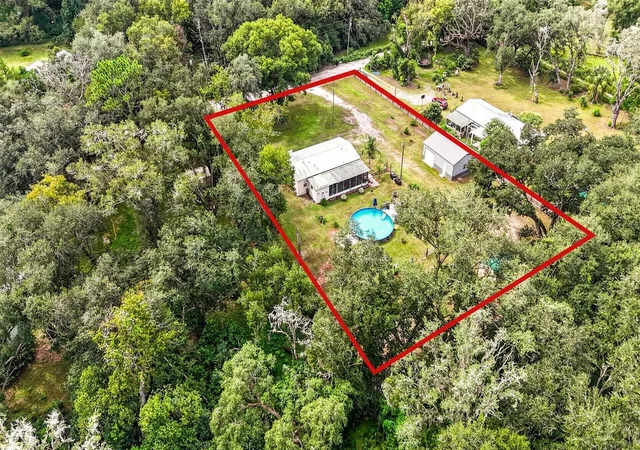 Photo 2 of Manufactured home for sale at 39607 Louise Dr, Zephyrhills, FL 33540 | MLS# TB8555389 | Listing updated on 2026-10-09