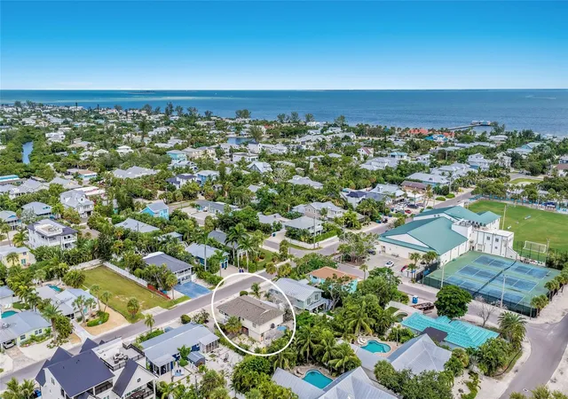 Photo 3 of Single family home for sale at 313 Magnolia Ave, Anna Maria, FL 34216 | MLS# A4708652 | Listing updated on 2026-10-07