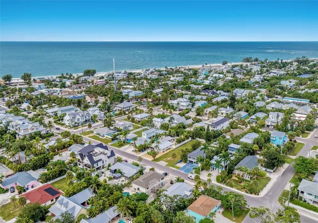 Photo 4 of Single family home for sale at 313 Magnolia Ave, Anna Maria, FL 34216 | MLS# A4708652 | Listing updated on 2026-10-07
