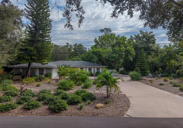 Photo 3 of Single family home for sale at 3 Birdie Ln, Palm Harbor, FL 34683 | MLS# TB8555394 | Listing updated on 2026-10-09