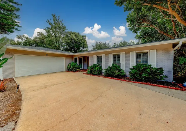 Photo 4 of Single family home for sale at 3 Birdie Ln, Palm Harbor, FL 34683 | MLS# TB8555394 | Listing updated on 2026-10-09