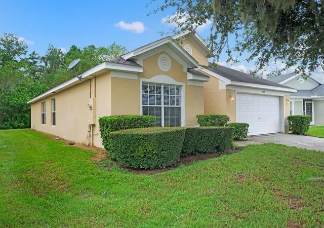 Photo 3 of Single family home for sale at 3179 Stonehurst Cir, Kissimmee, FL 34741 | MLS# O6447638 | Listing updated on 2026-10-27