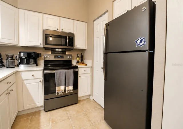 Photo 4 of Condo for sale at 9124 SW 51 Road #B303, Gainesville, FL 32608 | MLS# GC543994 | Listing updated on 2026-10-07