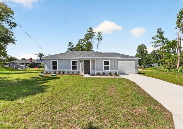 Photo 1 of Single family home for sale at 251 Oak Cir, Ocala, FL 34472 | MLS# OM733529 | Listing updated on 2026-10-07