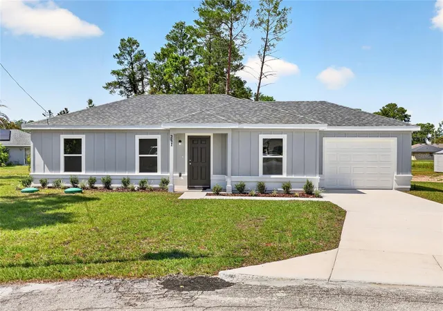 Photo 2 of Single family home for sale at 251 Oak Cir, Ocala, FL 34472 | MLS# OM733529 | Listing updated on 2026-10-07