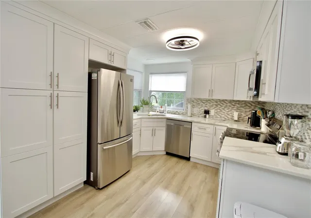 Photo 2 of Manufactured home for sale at 5005 French Cir, New Port Richey, FL 34653 | MLS# W7890127 | Listing updated on 2026-10-07