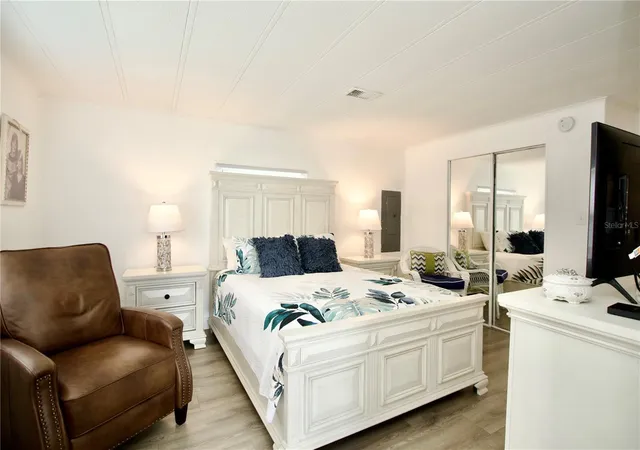 Photo 4 of Manufactured home for sale at 5005 French Cir, New Port Richey, FL 34653 | MLS# W7890127 | Listing updated on 2026-10-07