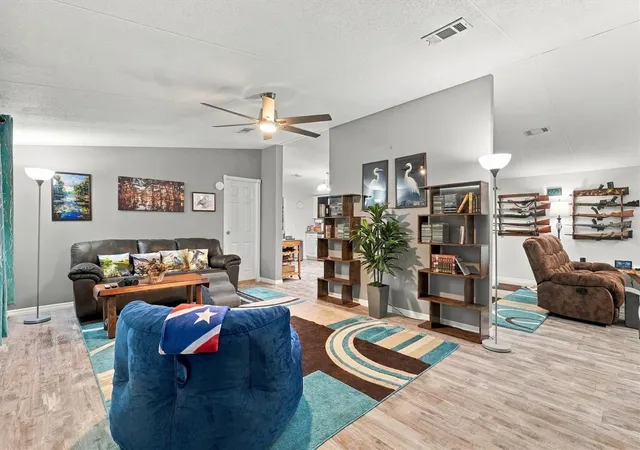 Photo 3 of Manufactured home for sale at 17220 NE 28th Street, Williston, FL 32696 | MLS# OM733531 | Listing updated on 2026-10-08