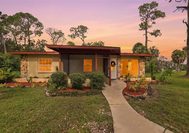 Photo 3 of Single family home for sale at 407 7th Street SW, Ruskin, FL 33570 | MLS# TB8555405 | Listing updated on 2026-10-07
