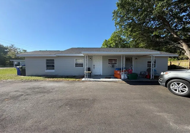 Photo 2 of Multi family home for sale at 2006 W Hickory St, Lakeland, FL 33815 | MLS# O6447651 | Listing updated on 2026-10-08