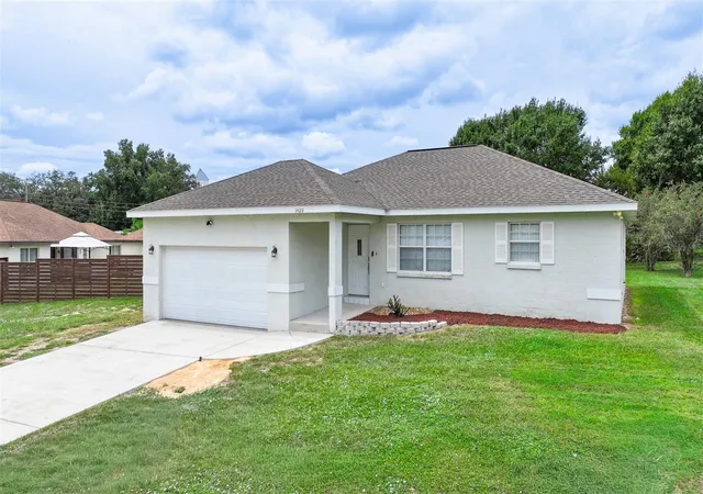 Photo 2 of Single family home for sale at 1420 Hiawatha Ave, Sebring, FL 33870 | MLS# C7531621 | Listing updated on 2026-10-07