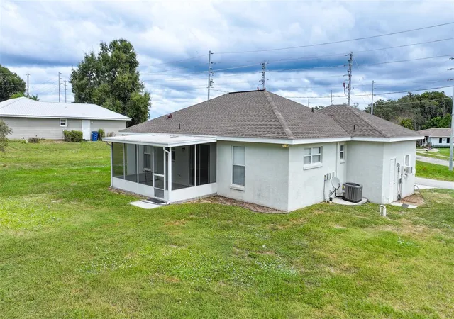 Photo 3 of Single family home for sale at 1420 Hiawatha Ave, Sebring, FL 33870 | MLS# C7531621 | Listing updated on 2026-10-07