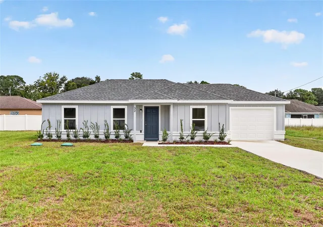 Photo 1 of Single family home for sale at 32 Dogwood Dr Ct, Ocala, FL 34472 | MLS# OM733537 | Listing updated on 2026-10-07