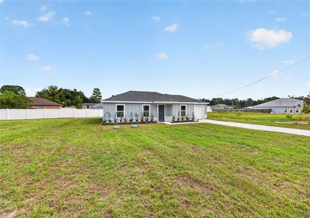 Photo 3 of Single family home for sale at 32 Dogwood Dr Ct, Ocala, FL 34472 | MLS# OM733537 | Listing updated on 2026-10-07