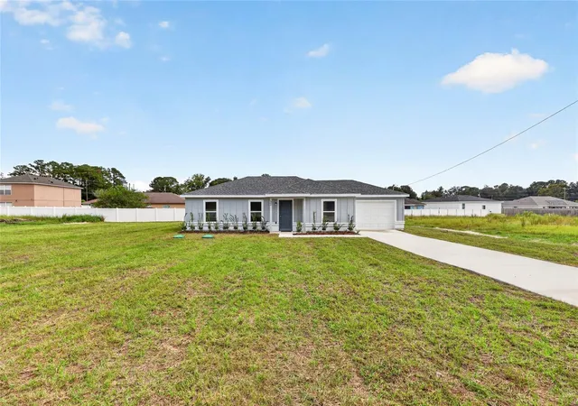 Photo 3 of Single family home for sale at 32 Dogwood Dr Ct, Ocala, FL 34472 | MLS# OM733537 | Listing updated on 2026-10-07