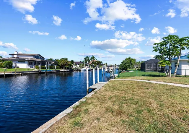 Photo 1 of Single family home for sale at 145 Bayshore Ct, Punta Gorda, FL 33950 | MLS# TB8555422 | Listing updated on 2026-10-22