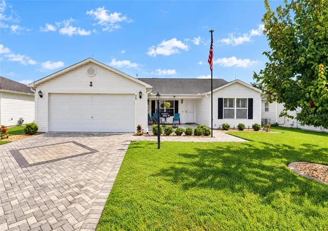 Single family home for sale at 954 Barrymoore Loop, THE VILLAGES, FL 32162 | MLS# G5118711