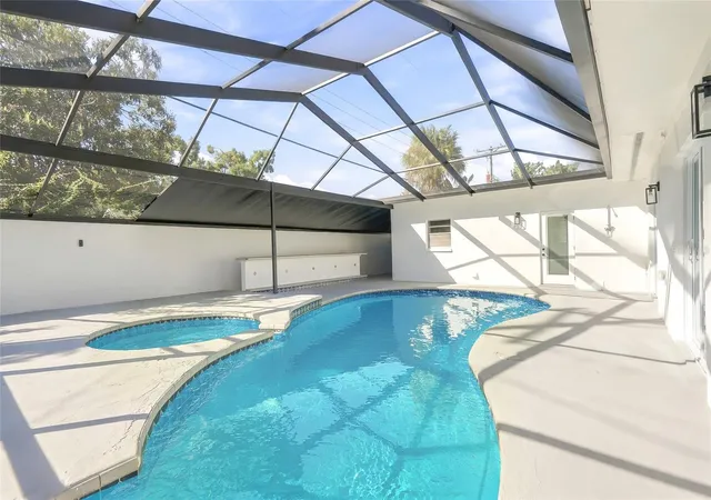 Photo 2 of Single family home for sale at 3112 S Julia Cir, Tampa, FL 33629 | MLS# TB8555431 | Listing updated on 2026-10-23