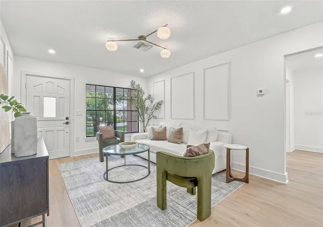 Photo 3 of Single family home for sale at 3112 S Julia Cir, Tampa, FL 33629 | MLS# TB8555431 | Listing updated on 2026-10-23